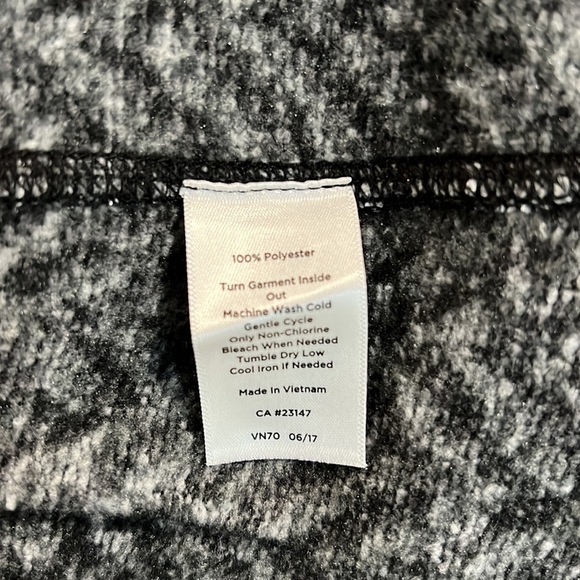 T By Talbots Zip Up Jacket black and white size small petite - Picture 9 of 9